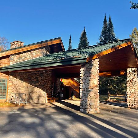 Whitetail Lodge Saint Germain Экстерьер фото
