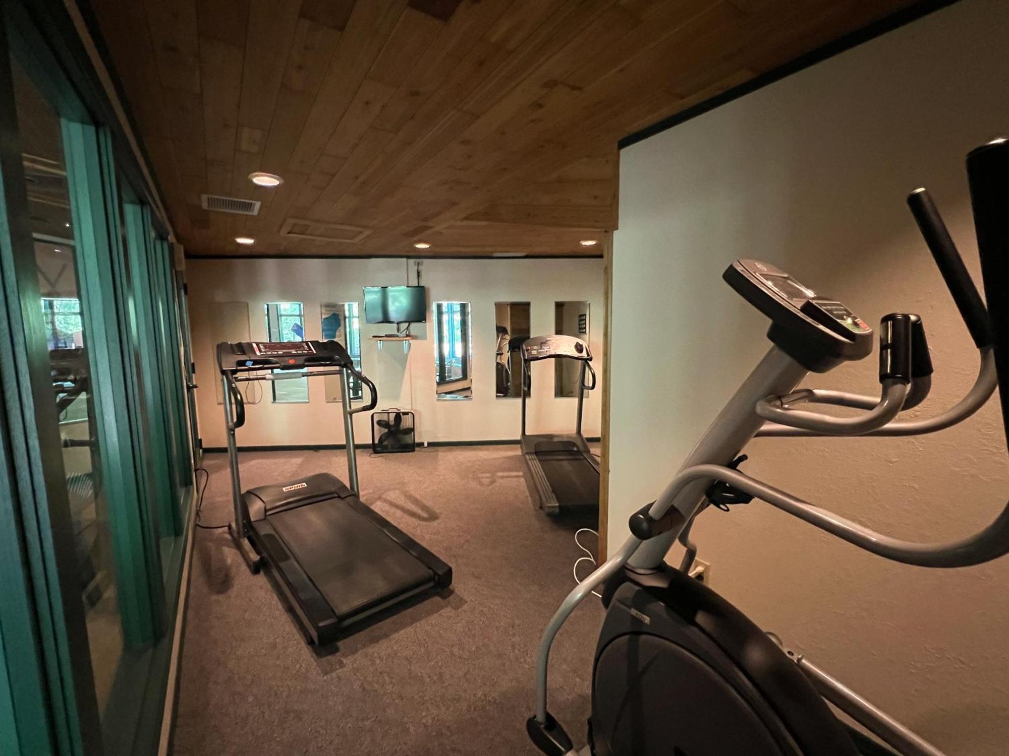 Whitetail Lodge Saint Germain Экстерьер фото