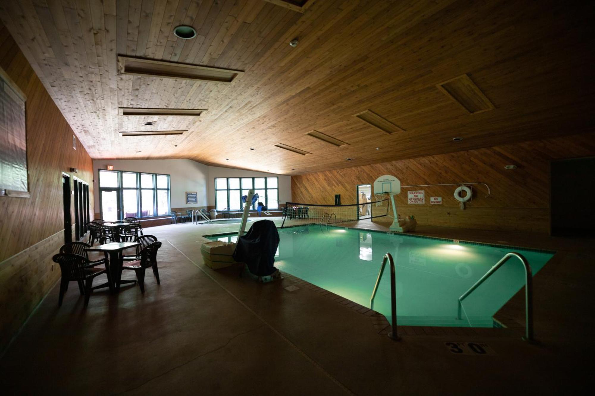 Whitetail Lodge Saint Germain Экстерьер фото