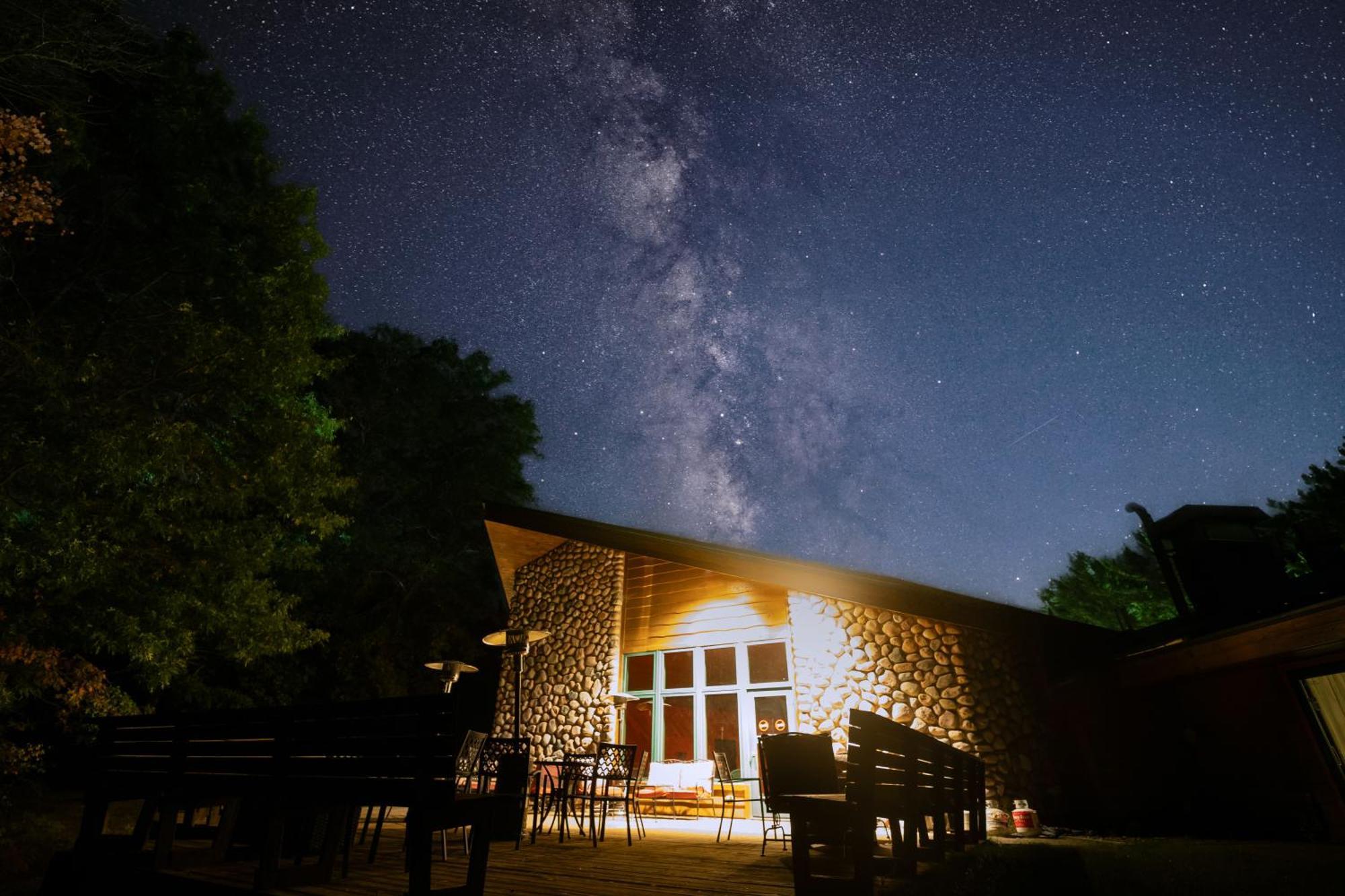 Whitetail Lodge Saint Germain Экстерьер фото