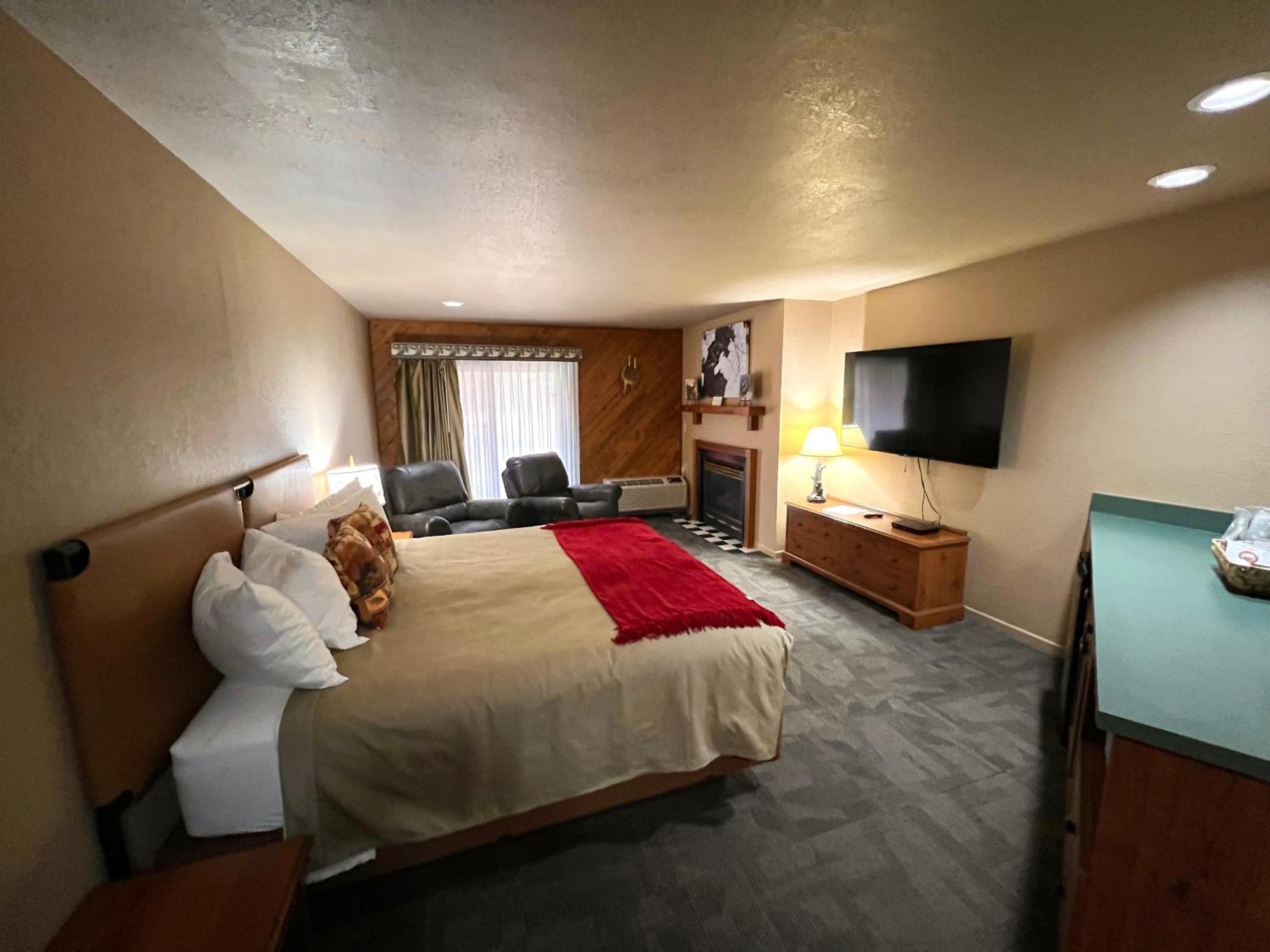 Whitetail Lodge Saint Germain Экстерьер фото