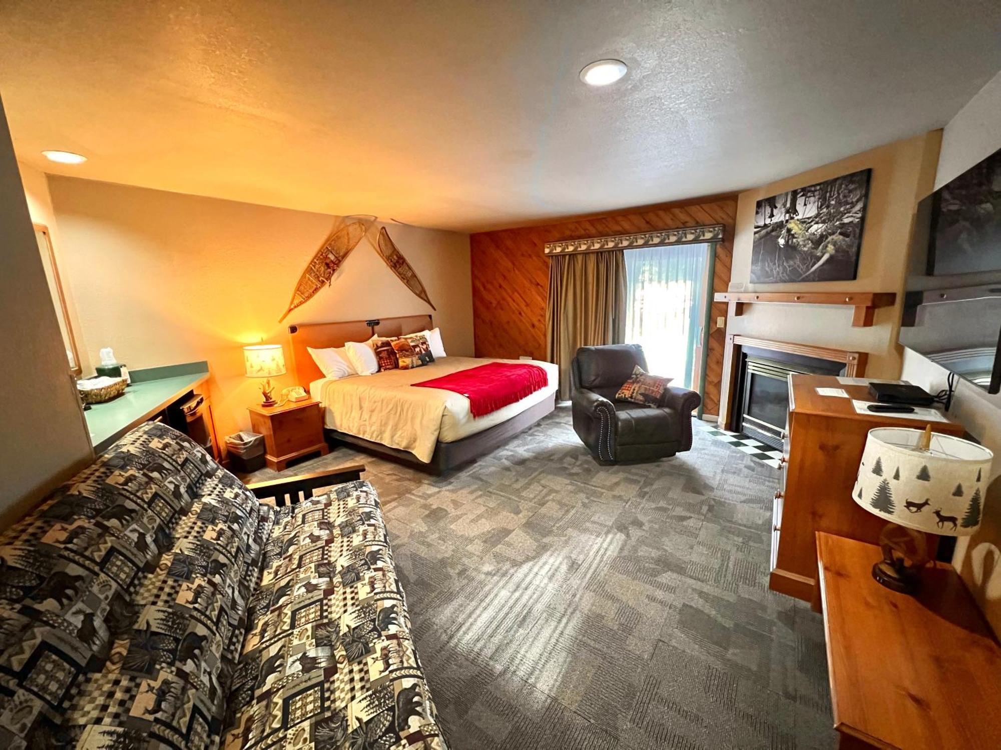 Whitetail Lodge Saint Germain Экстерьер фото
