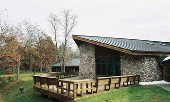 Whitetail Lodge Saint Germain Экстерьер фото